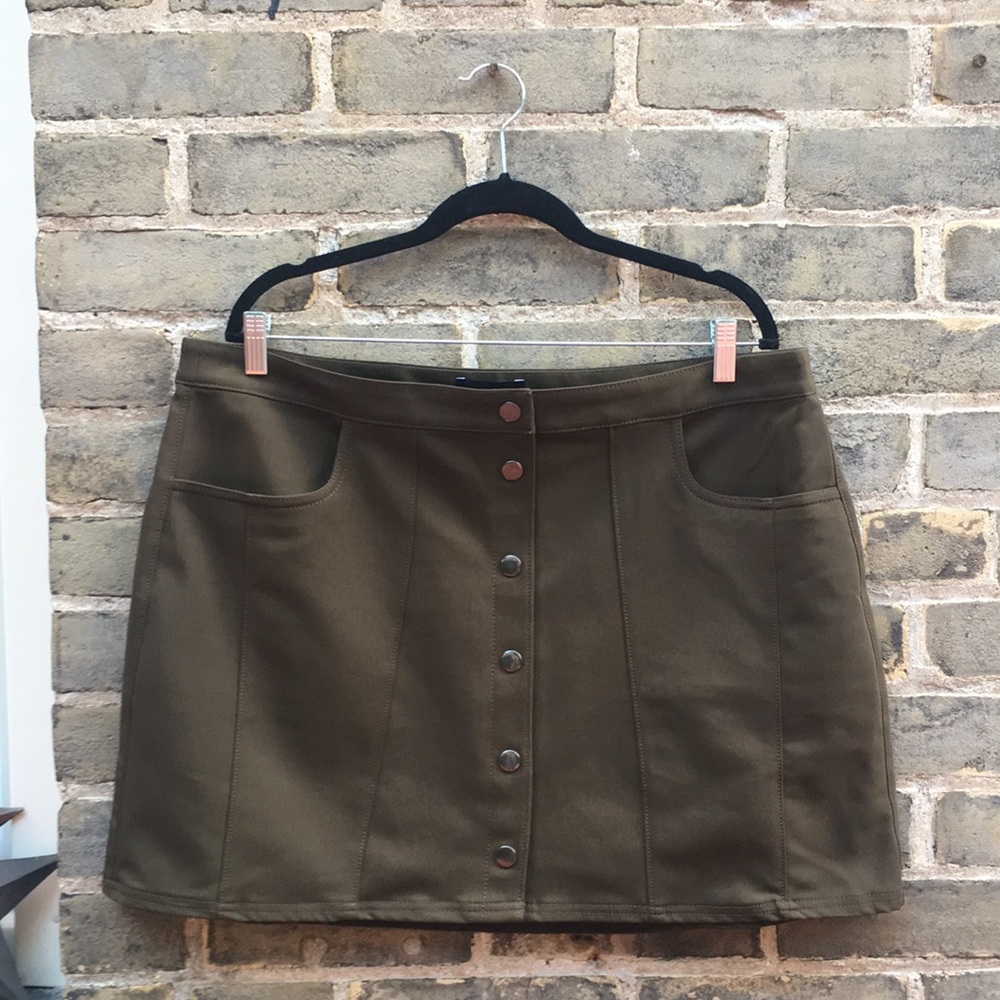 HP!💎 Express, NWT Snap Front Mini Skirt, Plus, 18